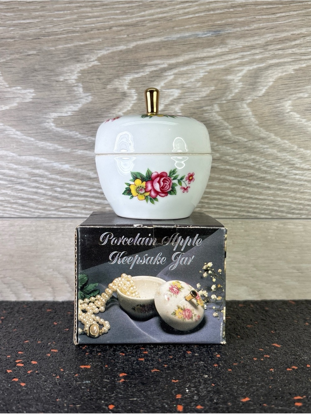 Vintage Avalon Treasures Porcelain Apple With Goldtone Stem Keepsake Trinket 3.5